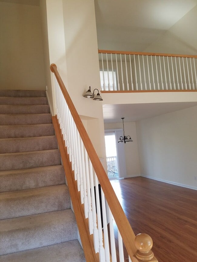 Building Photo - 211 Amblewood Way