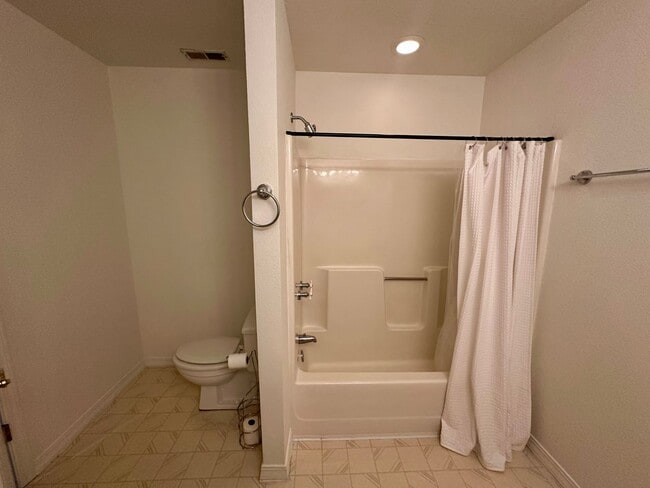Building Photo - Light Filled 4 Bedroom 2.5 Bathroom Two-St...