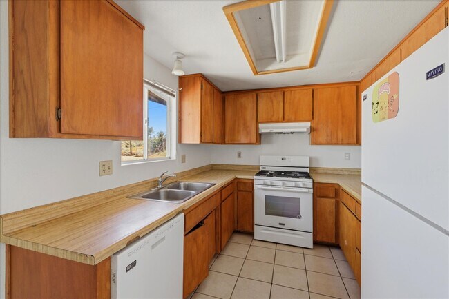 Building Photo - 7273 Sunny Vista Rd