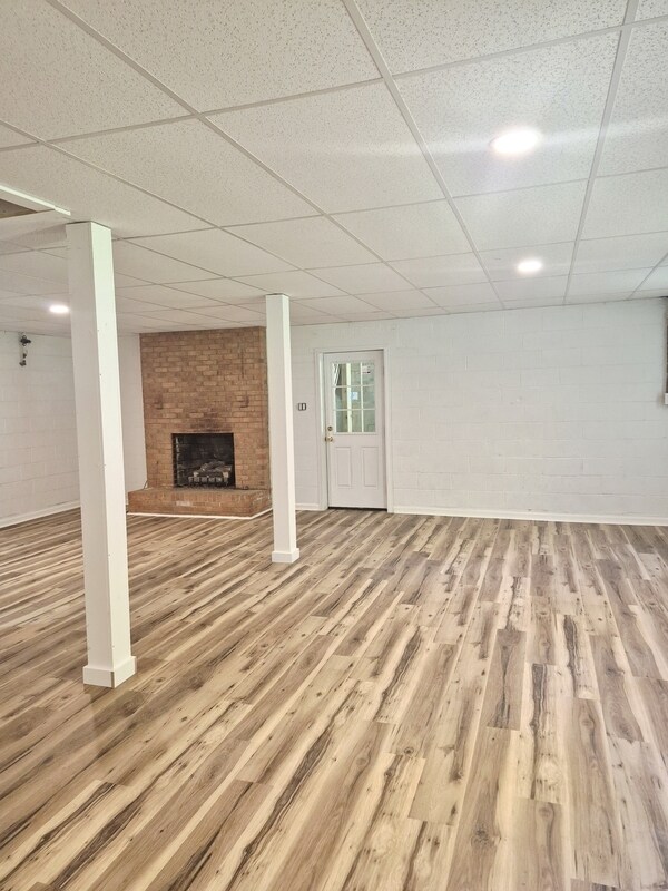 Building Photo - 200 Wellview Dr