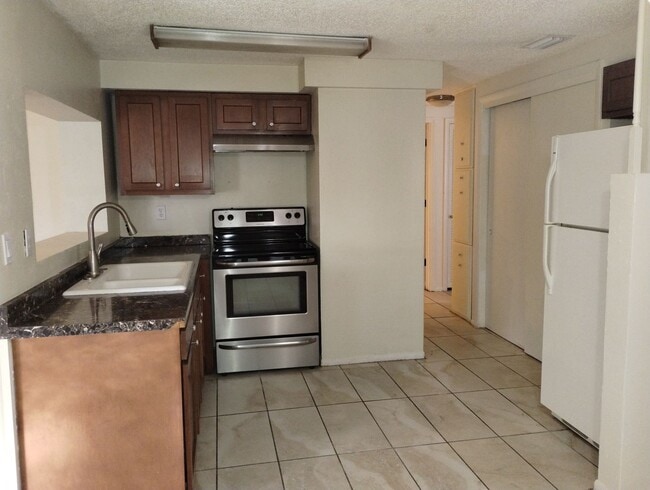 Building Photo - 2-bedroom, 2-bath home offering 1,028 square feet of comfortable living.