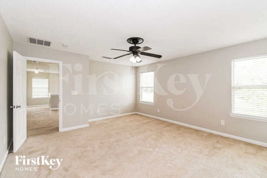 Building Photo - 4500 Oak Moss Loop