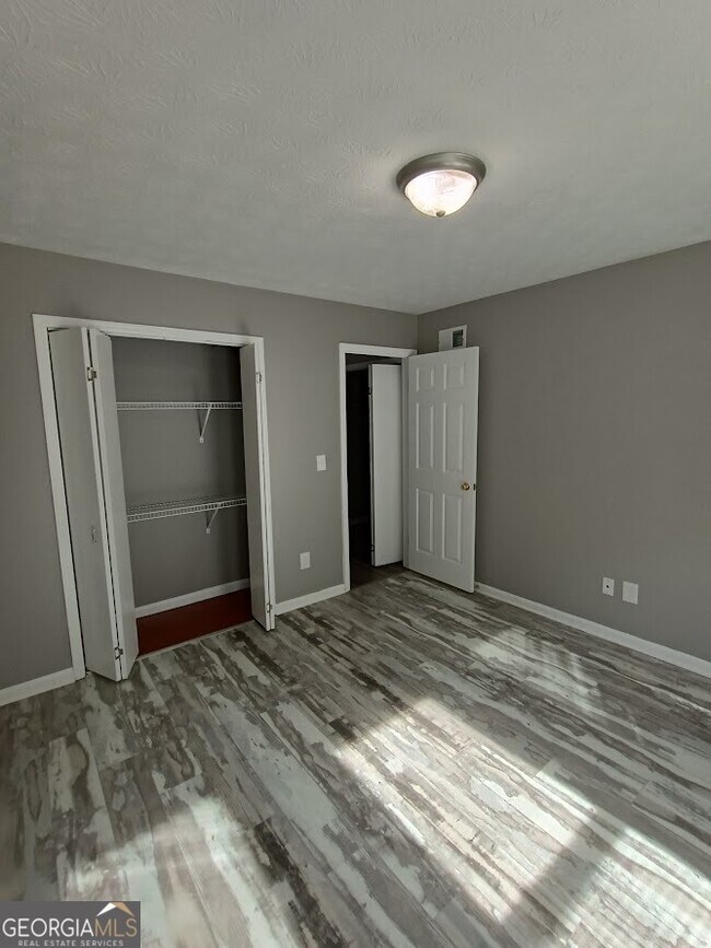 Building Photo - 697 Pepperwood Trail