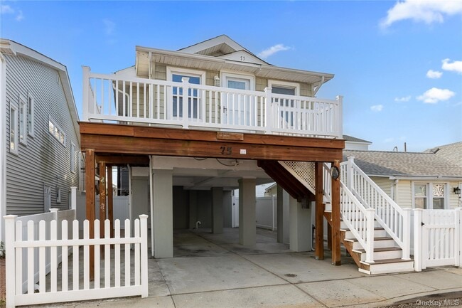 Building Photo - 75 Wisconsin St