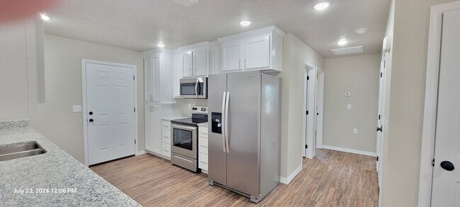 Building Photo - ra2701