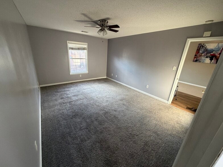 Building Photo - 1021 Old Marks Dr