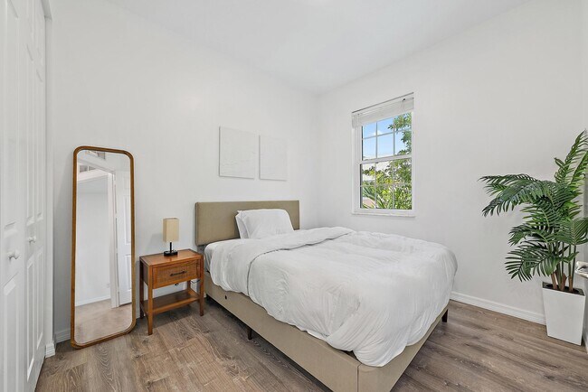 Building Photo - 1522 Limetree Bay Ave