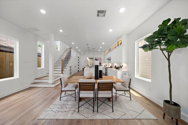 Building Photo - 406 E 33rd St