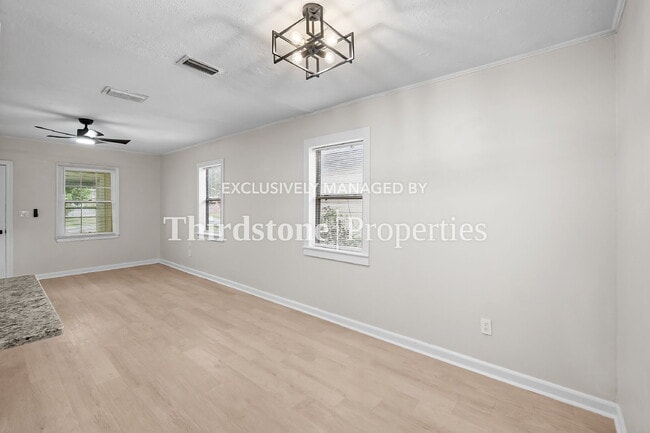 Building Photo - 931 Huron St