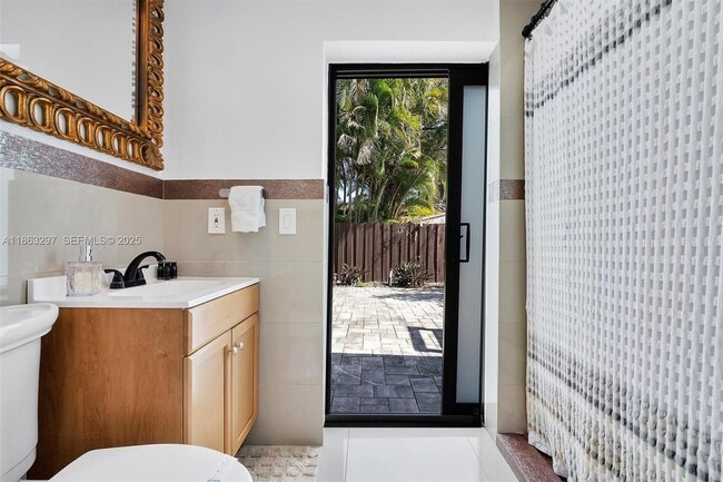 Building Photo - 5800 NE 18th Ave