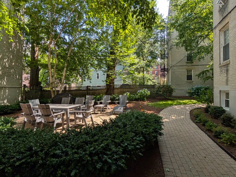 Building Photo - 1848 Commonwealth Ave