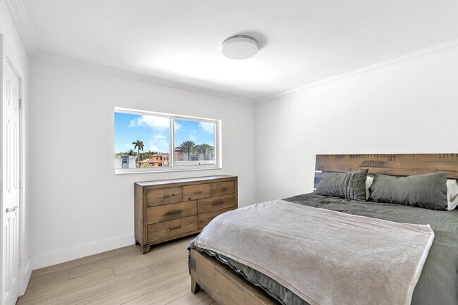 Building Photo - 924 SE 2nd St