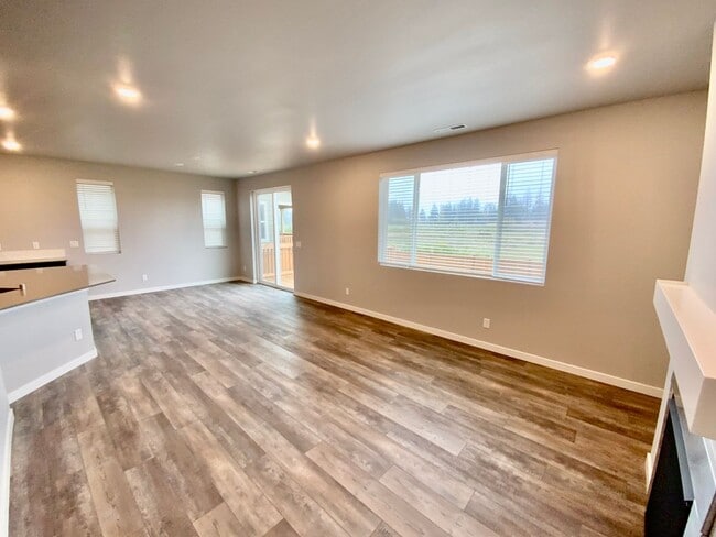 Building Photo - 914 Burwood St SE