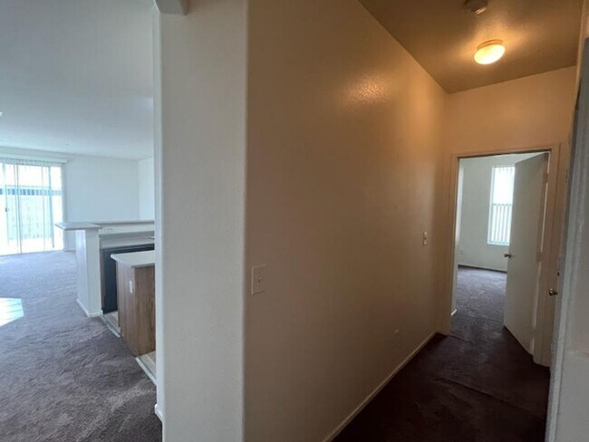 Building Photo - Great single story 3 bedroom house for rent!