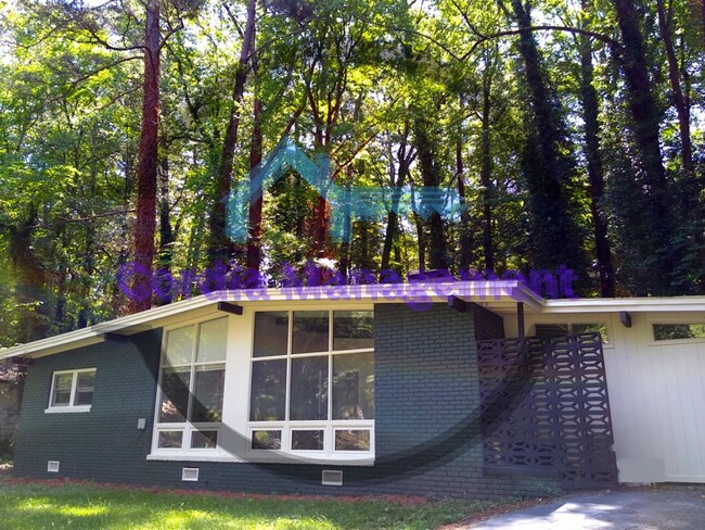 Building Photo - 3 bedroom 1.5  bath in East Point, GA