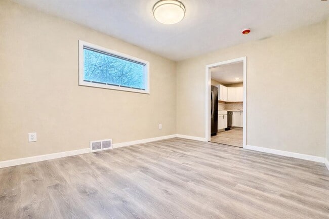 Building Photo - Updated South Bend Gem!