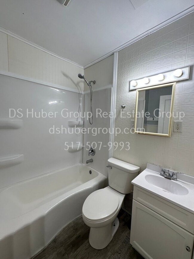 Building Photo - 302 N Hayford-