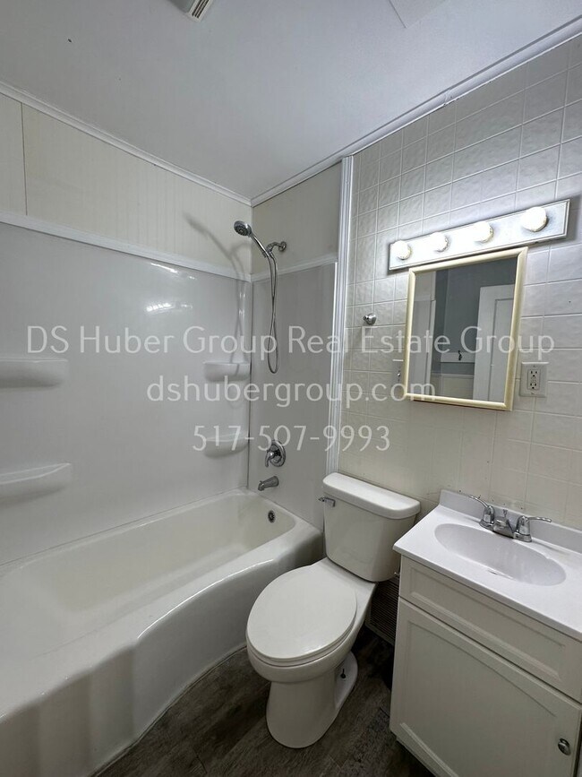Building Photo - 302 N Hayford Ave