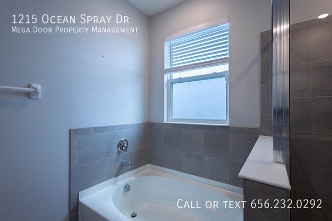 Building Photo - 1215 Ocean Spray Dr