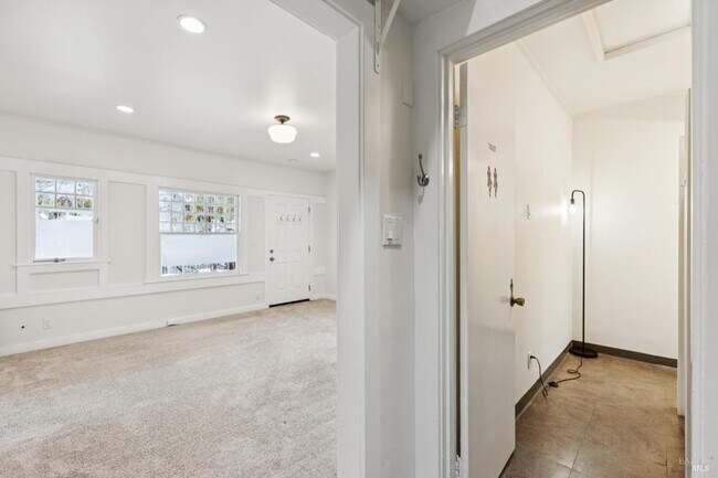 Building Photo - 21 Tamalpais Ave