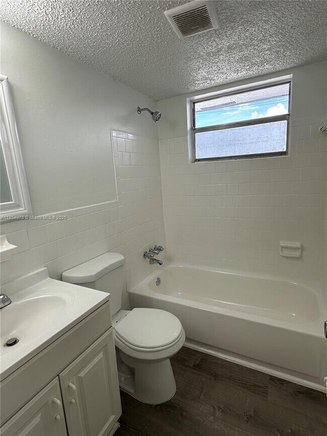 Building Photo - 5661 SW 36th Ct