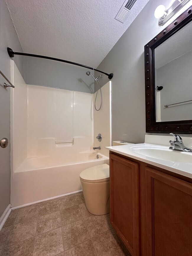 Building Photo - 102 Brookhaven Dr
