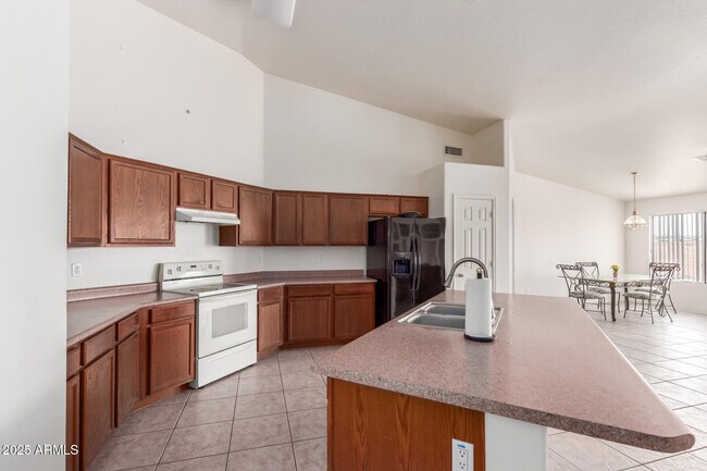 Building Photo - 608 W Rattlesnake Pl