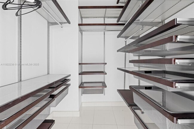 Building Photo - 601 NE 36th St