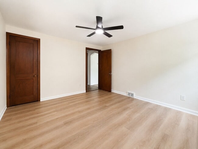Building Photo - 2768 Glenny Ln