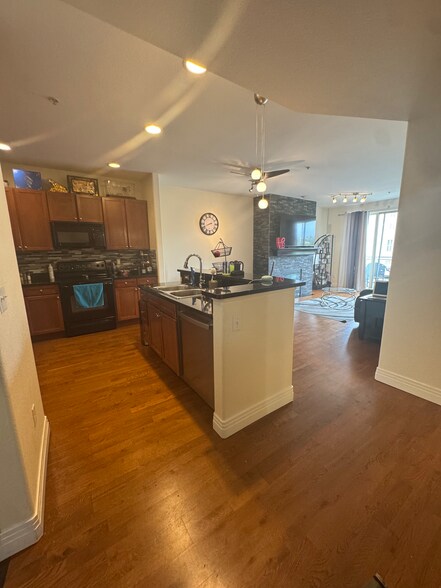 Building Photo - 9059 E Panorama Cir