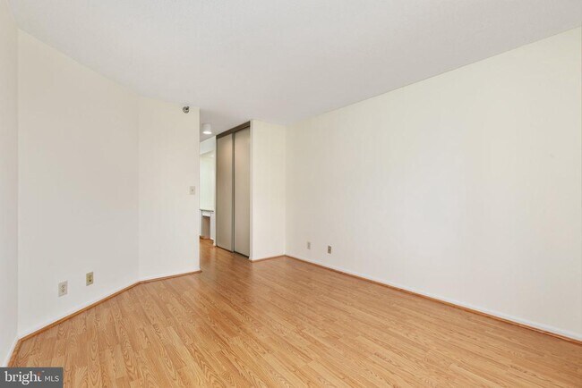 Building Photo - 900 N Stafford St