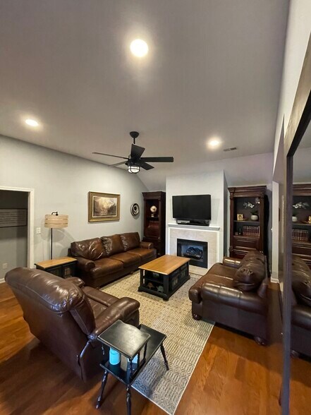 Building Photo - 11244 Black Sheep Dr