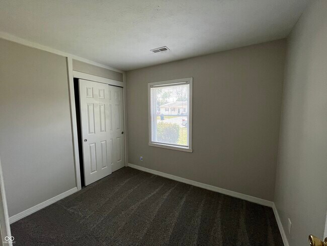 Building Photo - 3831 Bennett Dr