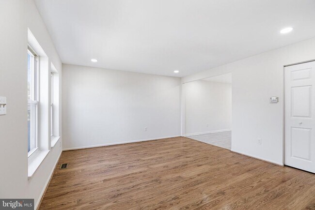 Building Photo - 102 N Duke Dr