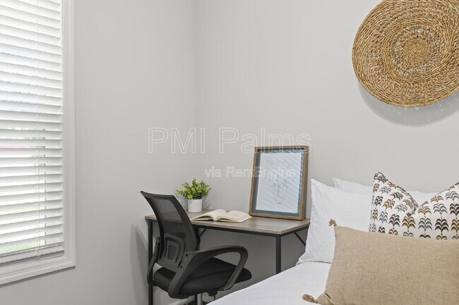 Building Photo - 1521 Preston St S