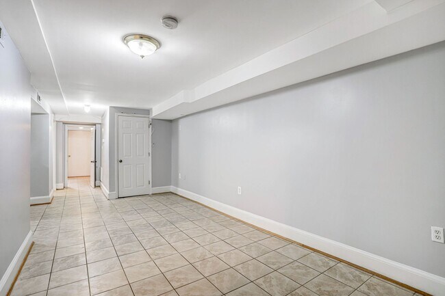 Building Photo - 2BR Basement Apartment | Brightwood
