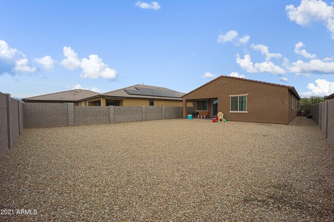 Building Photo - 17732 W Sandy Rd