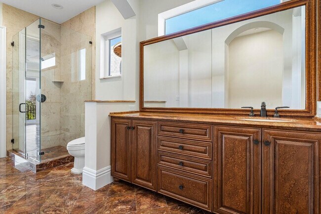 Building Photo - 549 NE 19th Ave