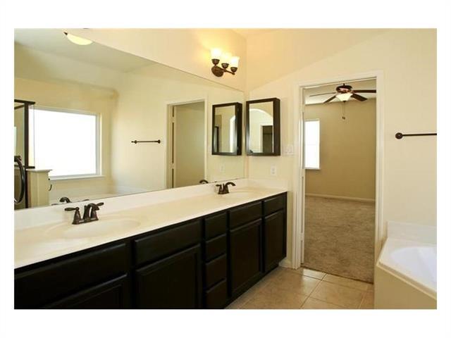 Building Photo - 415 Lipizzan Ln