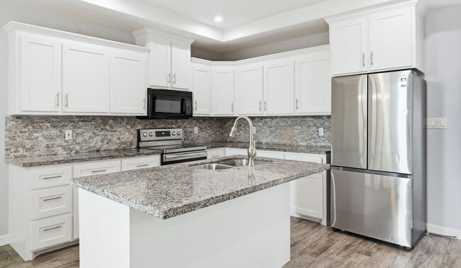 Building Photo - New Rental! Updated 3-bedroom/2 bath town home