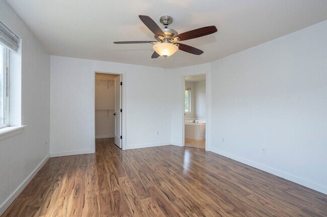 Building Photo - Exquisite 3-bedroom, 2-full bath Home in Puyallup