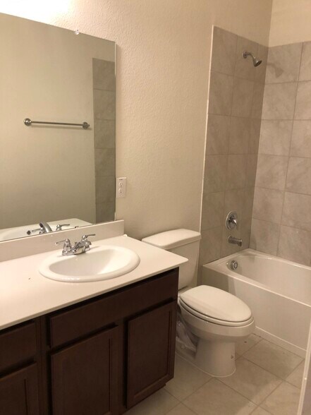 Building Photo - 6214 Heron Dr