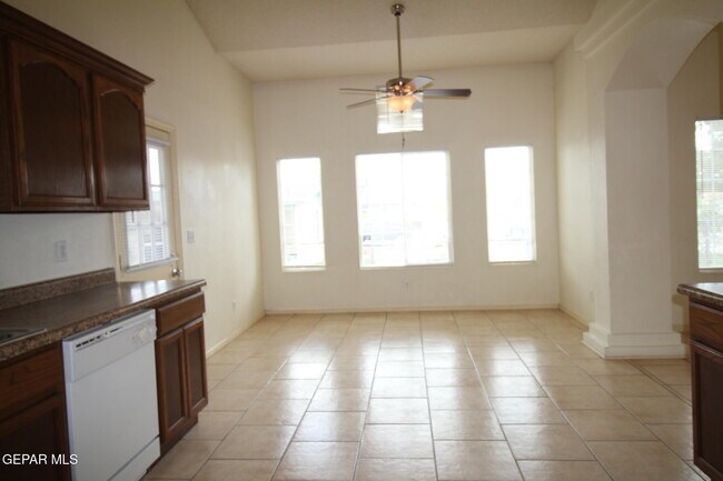 Building Photo - 456 Passmore Rd