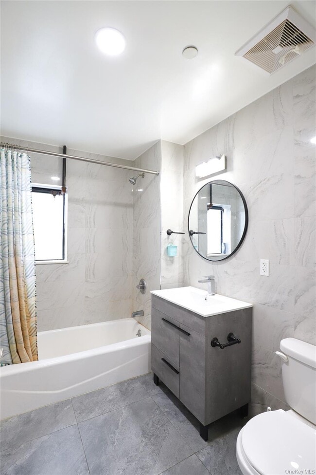 Building Photo - 42-61-61 Saull St