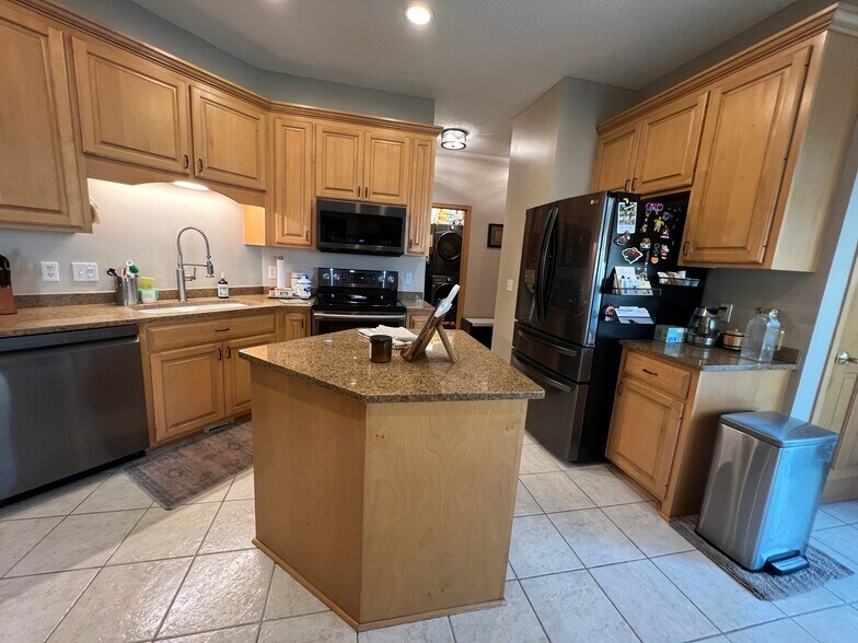 Building Photo - 13904 Shoreside Ct