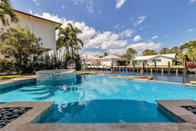 Building Photo - 1011 Rhodes Villa Ave