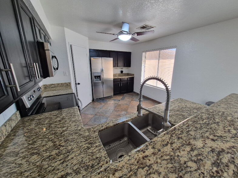 Building Photo - 6105 E 43rd Pl