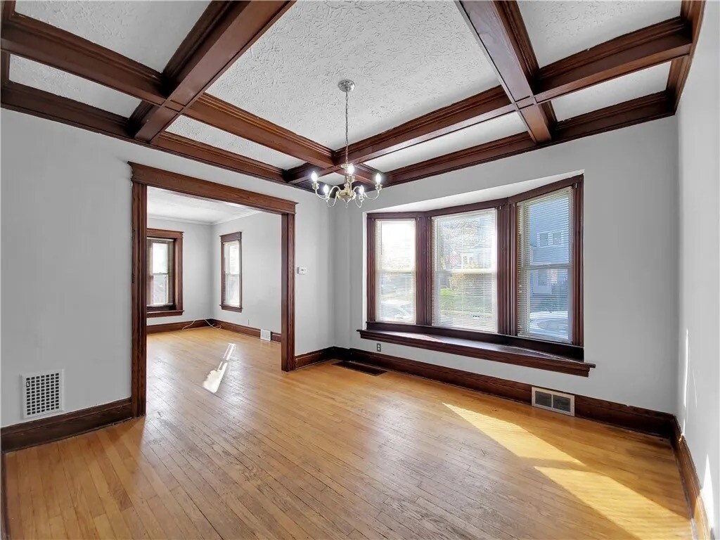 Building Photo - 546 Magee Ave