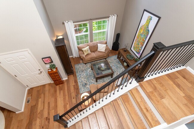 Building Photo - Charming Monument Retreat with  Private Ba...