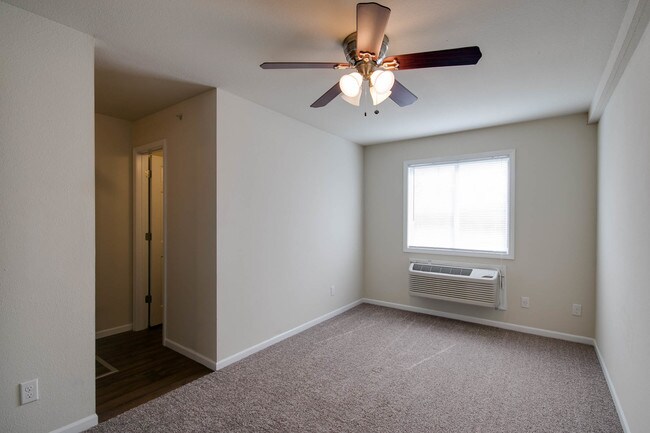 Building Photo - 1026 Bluemont Ave